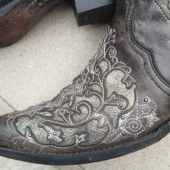 Corral Studded Leather Western Boot Sz 9.5 GUC